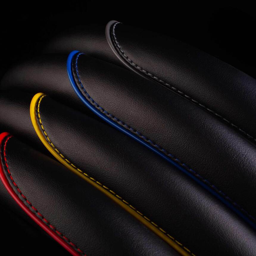 Кожаная оплётка на руль Car Performance,  CP-2030 BK/BL (M)