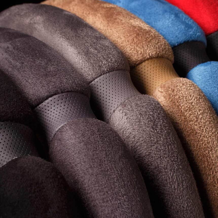 Спонжевая оплётка на руль Car Performance, алькантара/экокожа CP-5016 BK/RD (M)